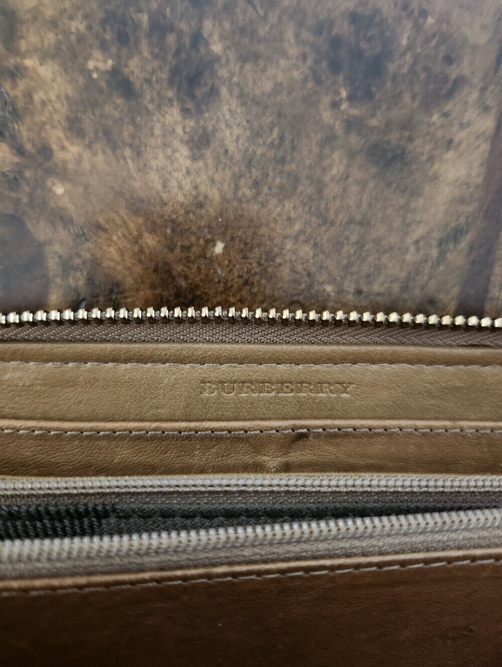 Burberry zip around leather wallet - Picture 7 of 8